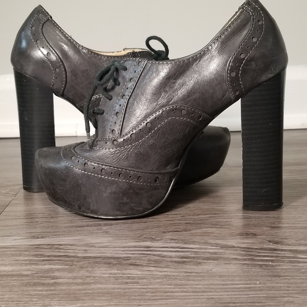 Stylish platform - Picture 2 of 3